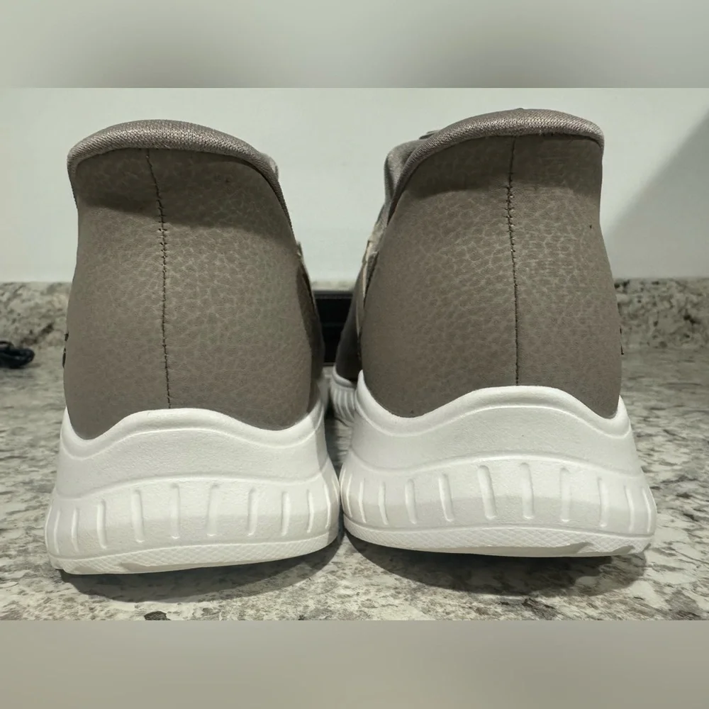 Skechers Hands Free Slip-ins: BOBS Sport Squad Chaos Taupe Women’s Size 10 NEW